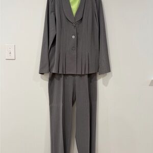 Danny & Nicole Gray Pleated Two-Piece Pantsuit